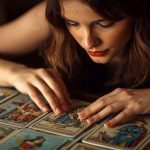 Peut-on se tirer les cartes à soi-même ? Se tirer les cartes pour soi-même... Possible ou impossible ?